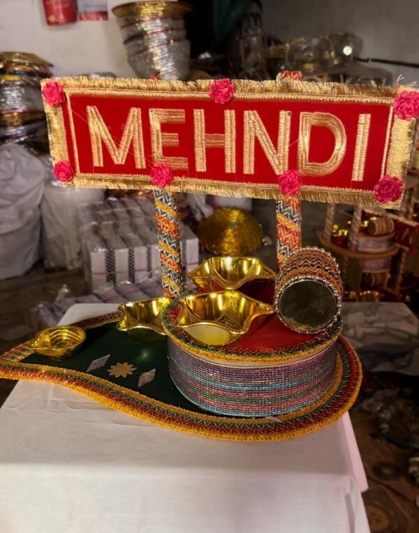 Mehndi Thaal Paan Shape Mehndi Written on it